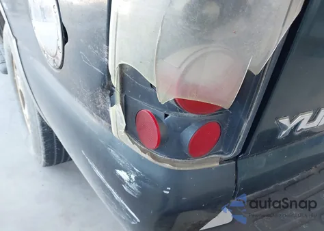 2004 Chevrolet Suburban 1500 Ls z USA, uszkodzony, nr VIN 1GNEC16Z94J125689